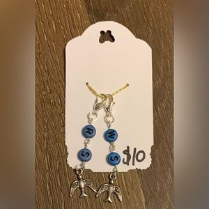 Right side (RS) and wrong side (WS) stitch marker set. For knitting and crochet.